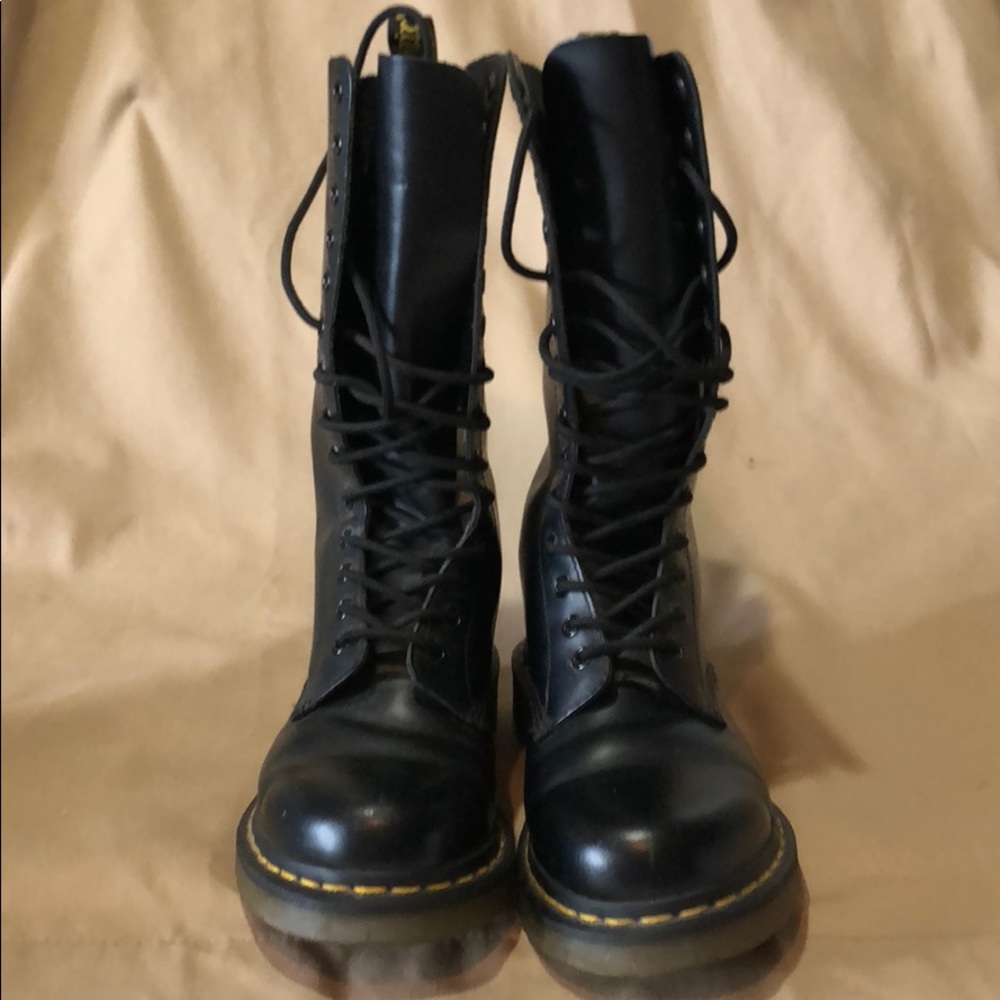 Dr. Martens 14-eye Black Boots